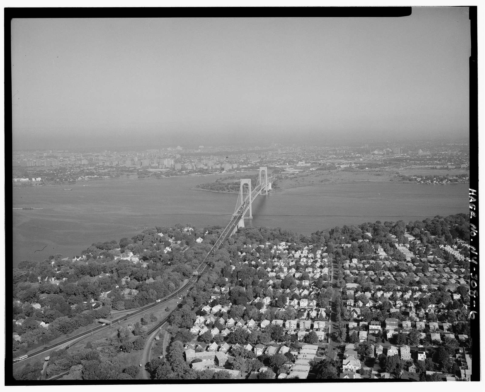 Bronx-Whitestone Bridge, Spanning East River between Whitestone, Queens & the Bronx, Bronx, Bronx County, NY