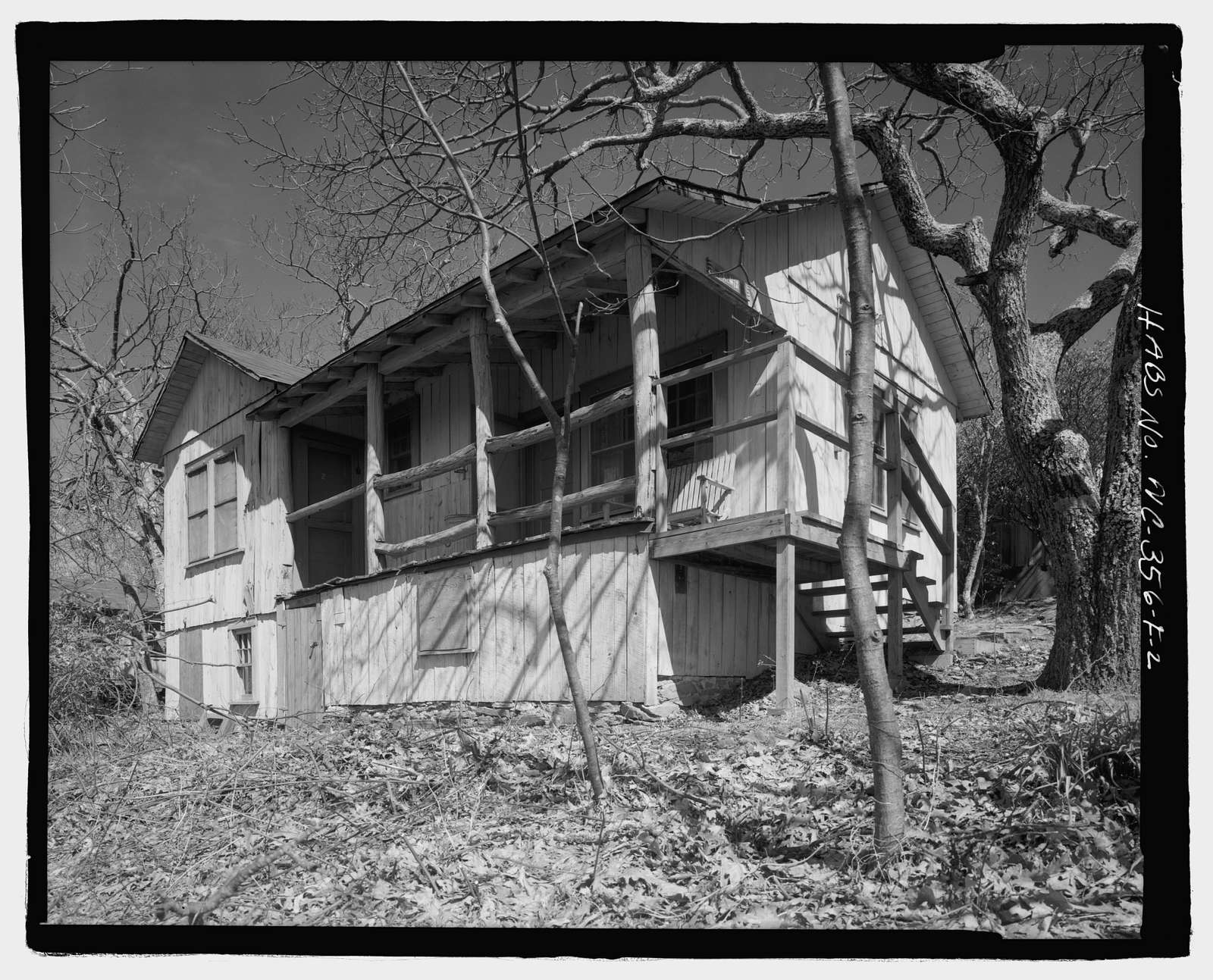 Pisgah National Forest Inn, Kalmia Cabin, Blue Ridge Parkway Milepost 408.6, Asheville, Buncombe County, NC